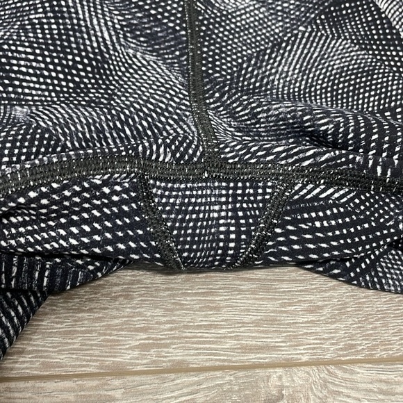 Lululemon Time To Sweat Crop Free Spirit Alpine White Black 8 - Picture 11 of 16